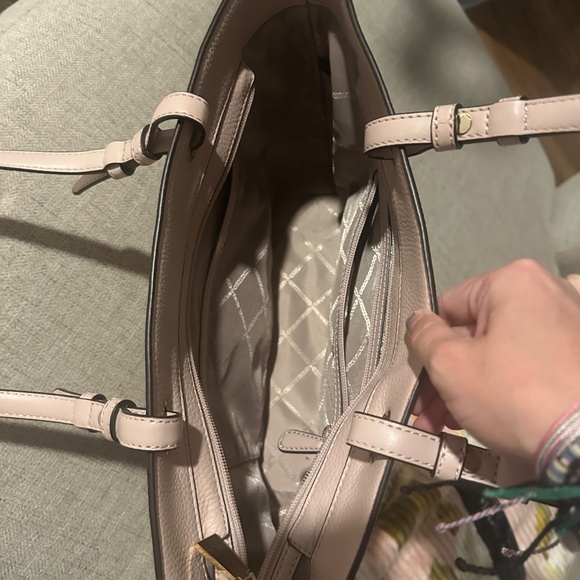 Michael Kors Bedford Tote - Picture 2 of 3